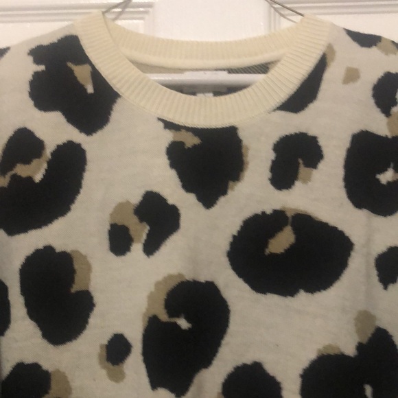 Mudpie brand Leopard 🐆 print crew neck pull over sweater. Size large. Baggy. - Picture 2 of 6